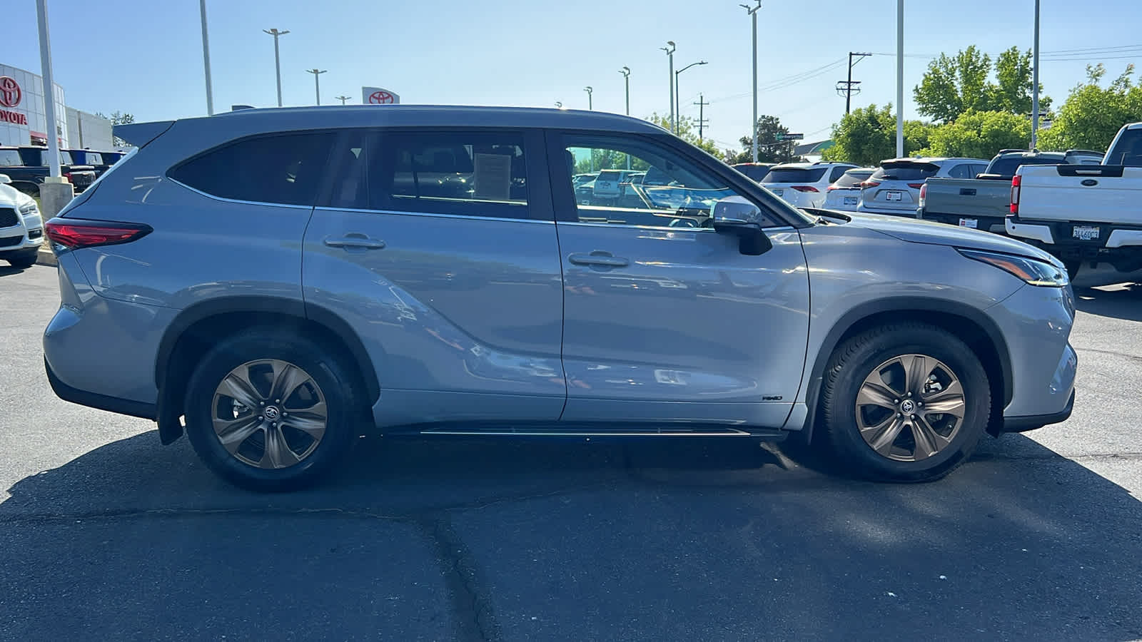 used 2023 Toyota Highlander car, priced at $43,995