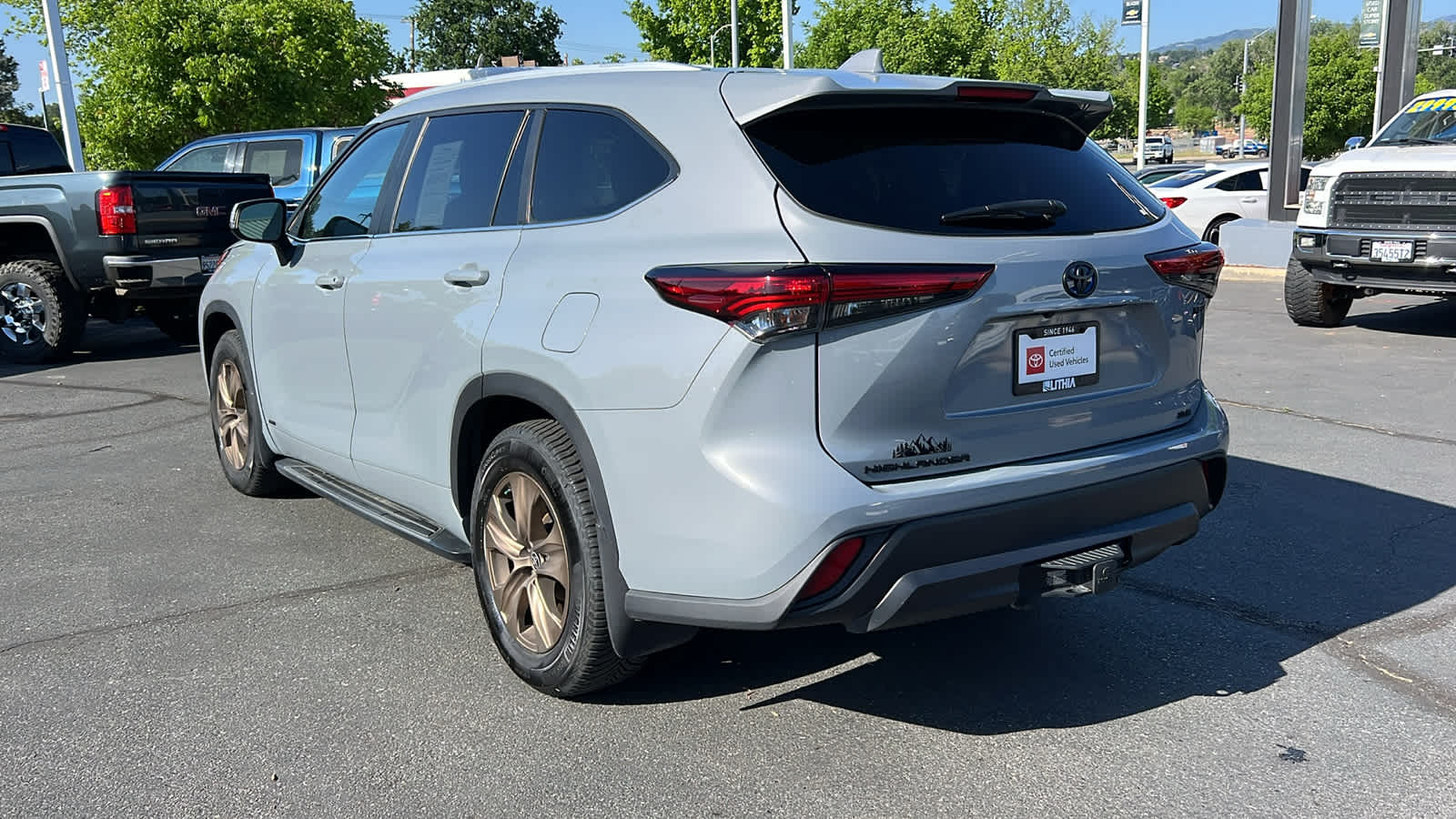used 2023 Toyota Highlander car, priced at $43,995