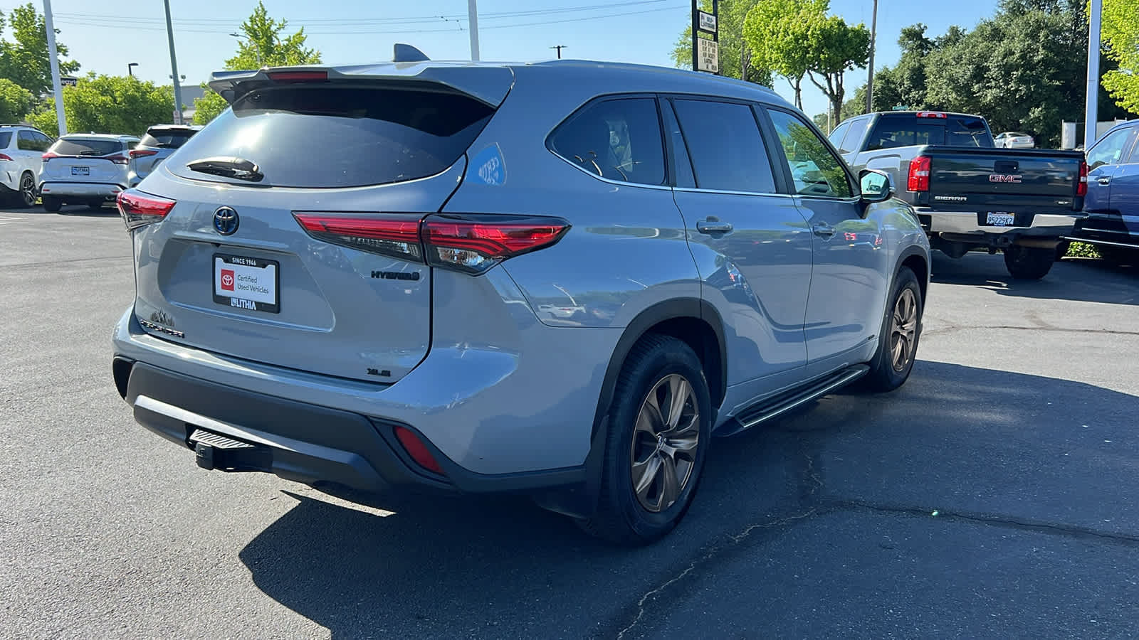used 2023 Toyota Highlander car, priced at $43,995