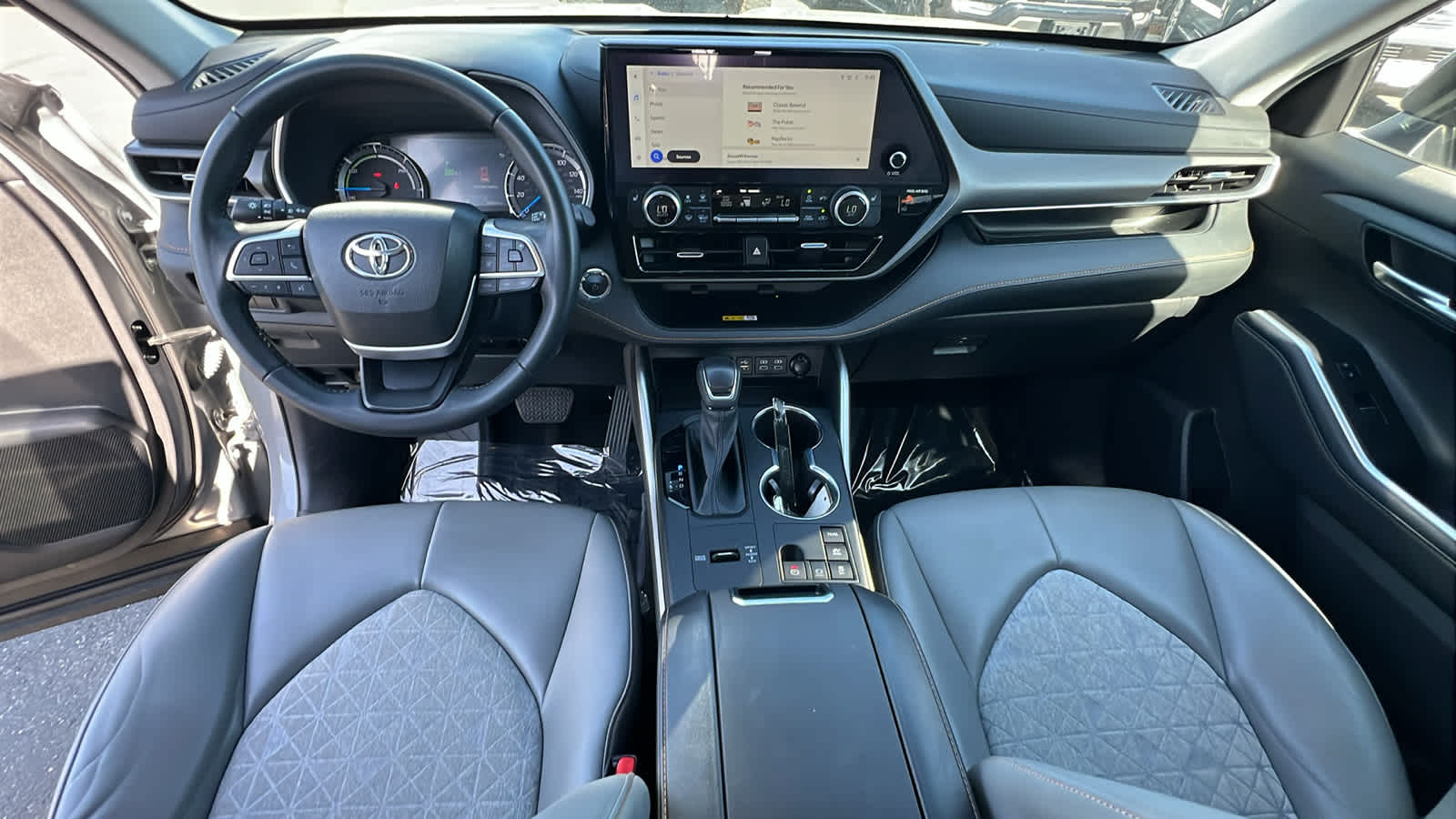 used 2023 Toyota Highlander car, priced at $43,995