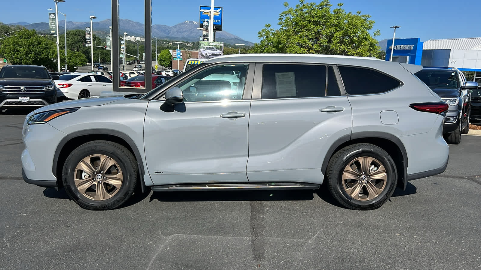used 2023 Toyota Highlander car, priced at $43,995