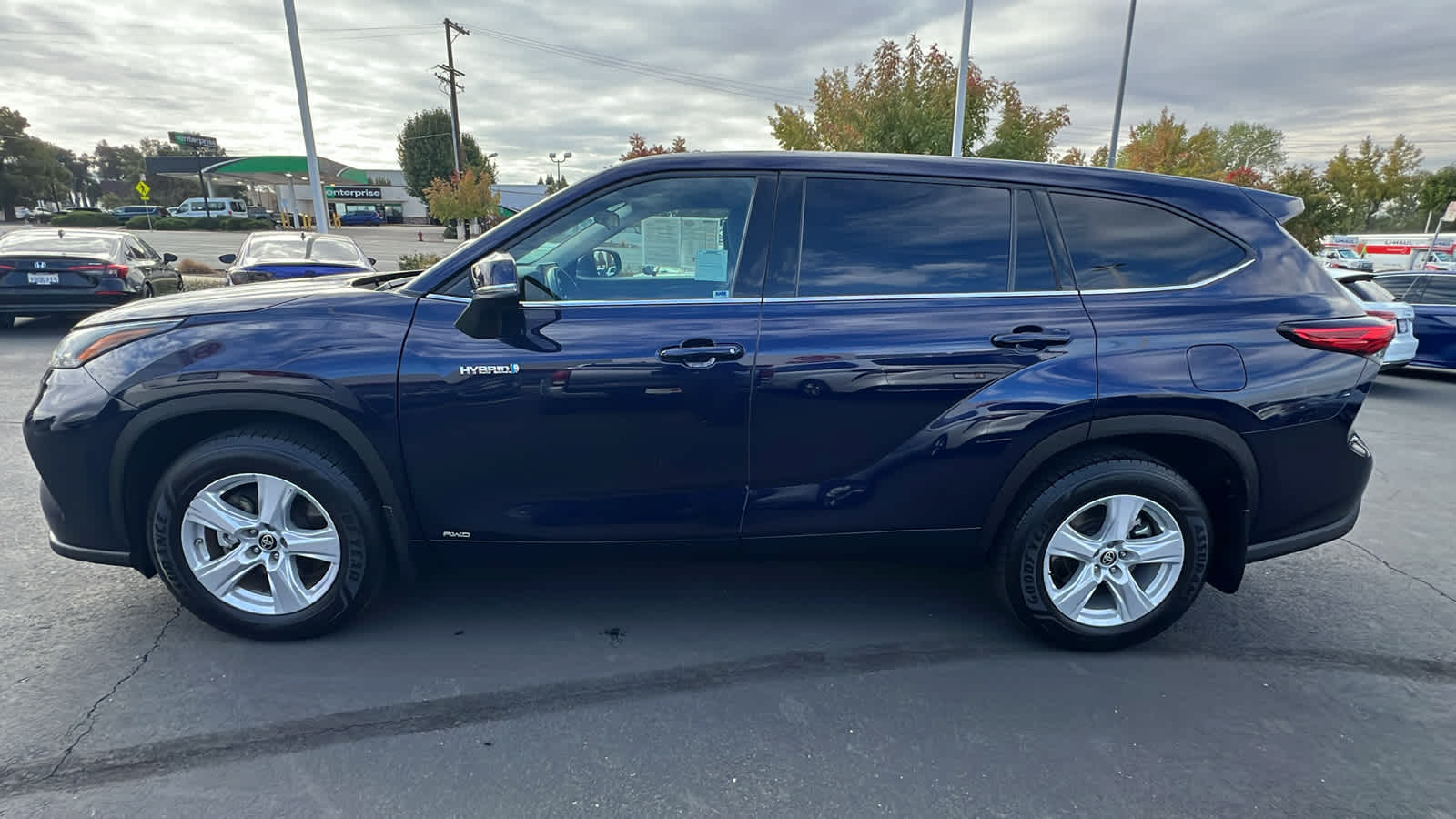 used 2021 Toyota Highlander car, priced at $30,995