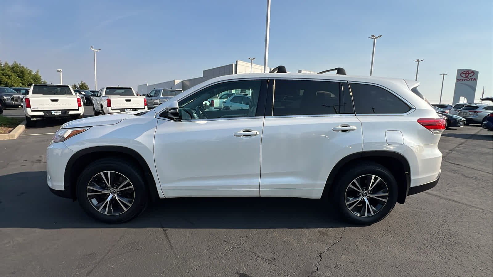 used 2017 Toyota Highlander car, priced at $20,495