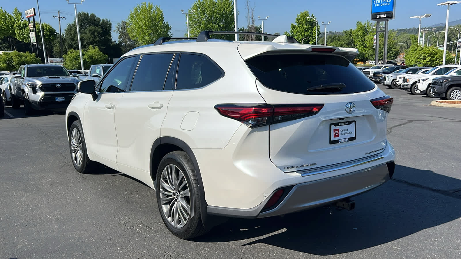 used 2021 Toyota Highlander car, priced at $44,995