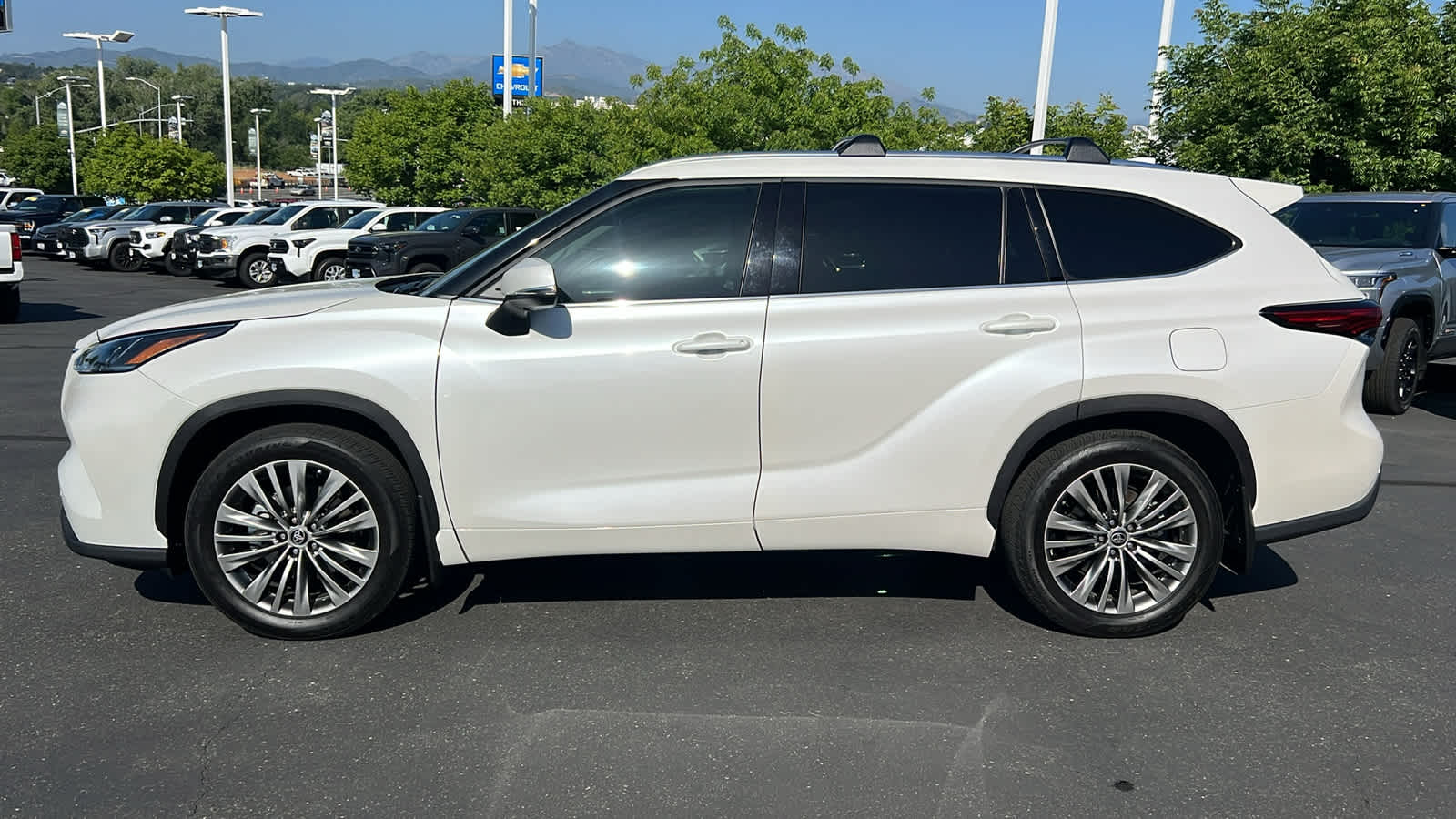 used 2021 Toyota Highlander car, priced at $44,995