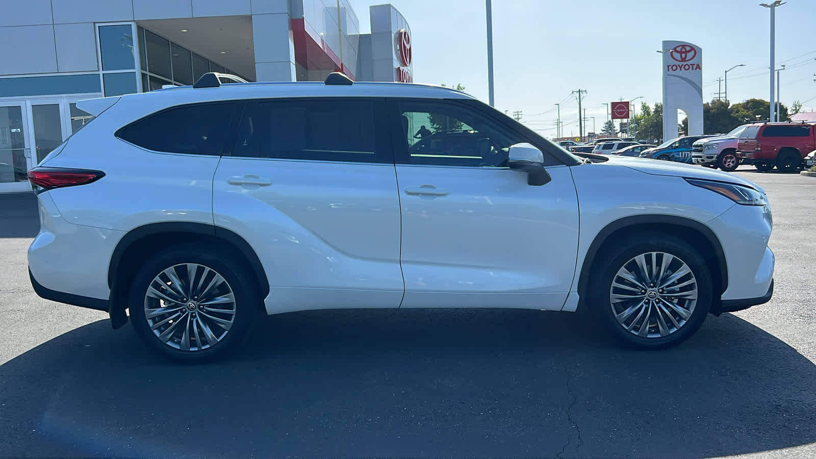 used 2021 Toyota Highlander car, priced at $44,995
