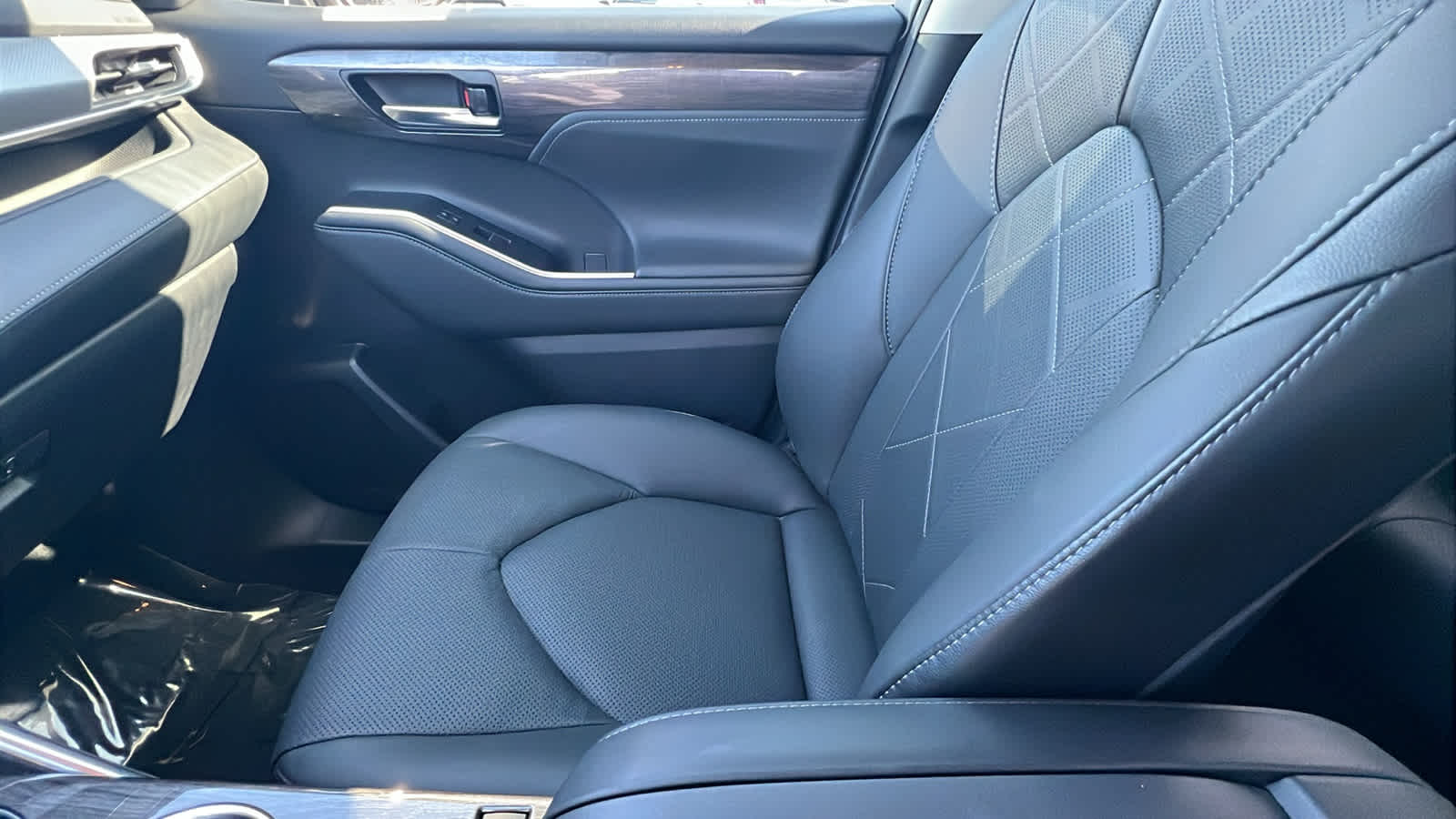 used 2021 Toyota Highlander car, priced at $44,995