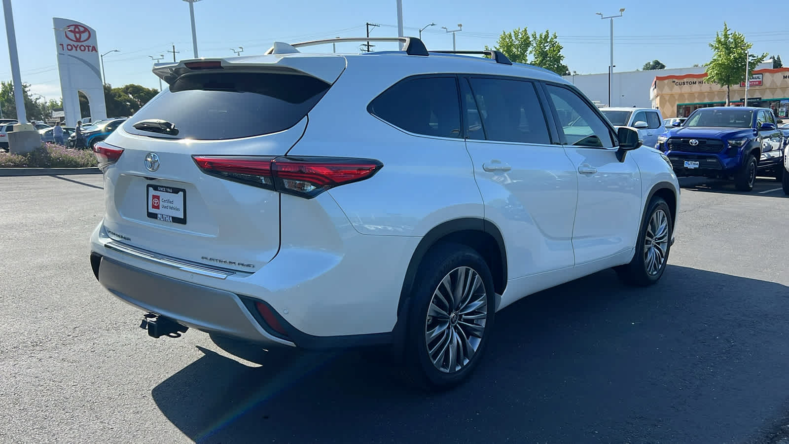 used 2021 Toyota Highlander car, priced at $44,995