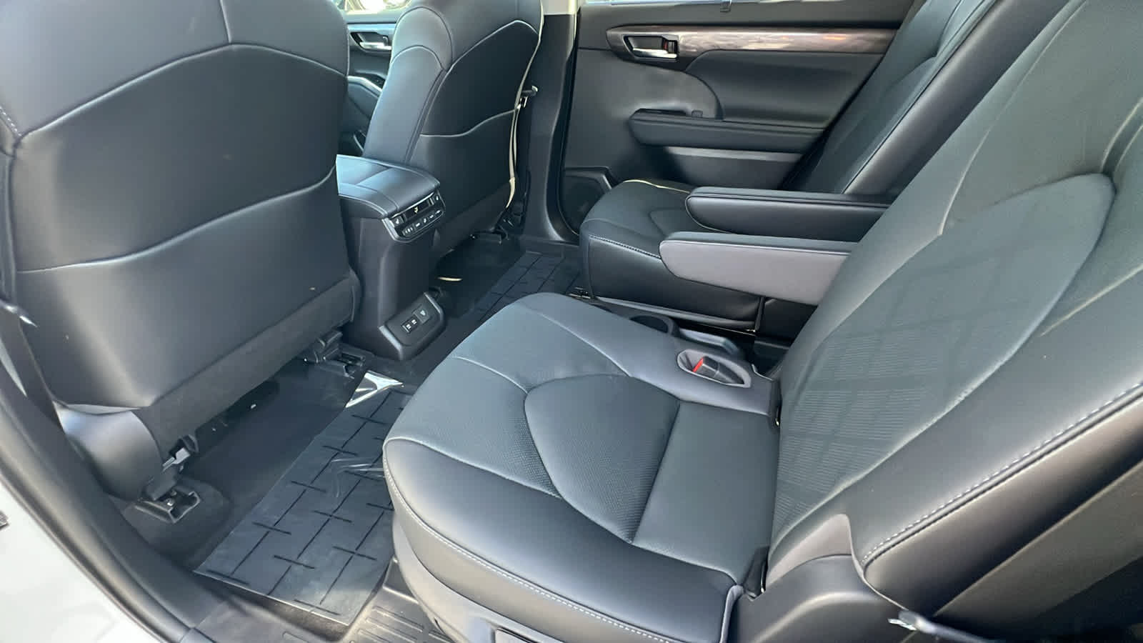 used 2021 Toyota Highlander car, priced at $44,995
