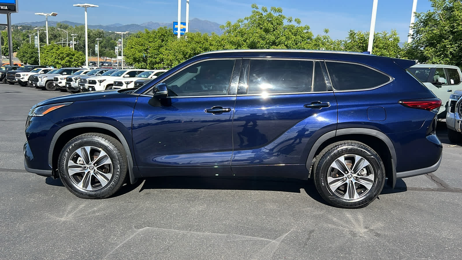 used 2021 Toyota Highlander car, priced at $36,995