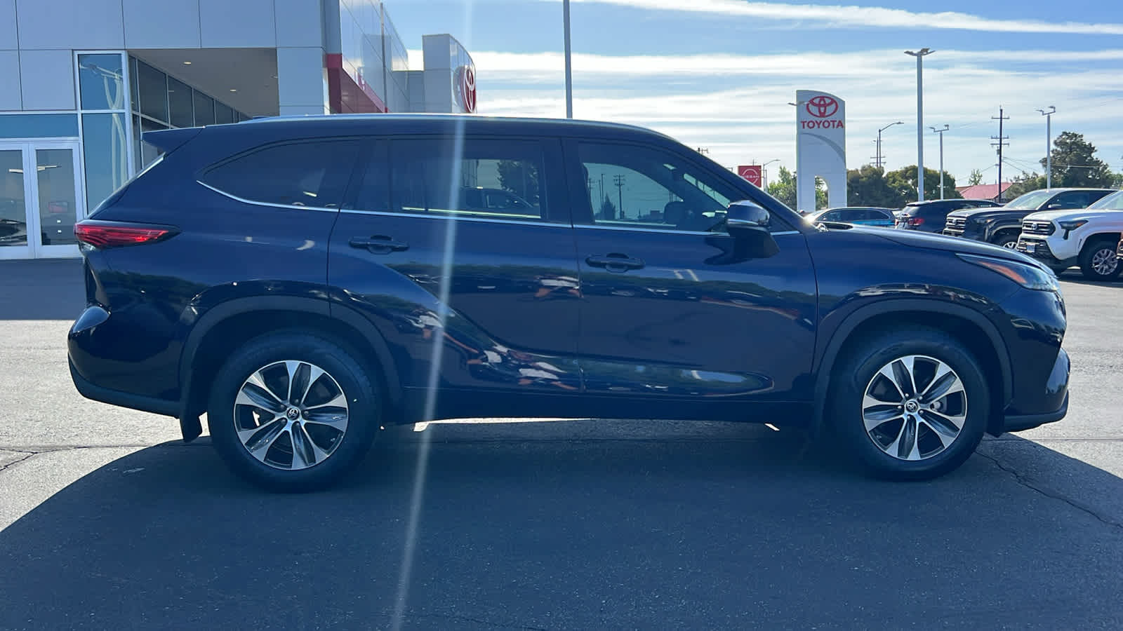 used 2021 Toyota Highlander car, priced at $36,995