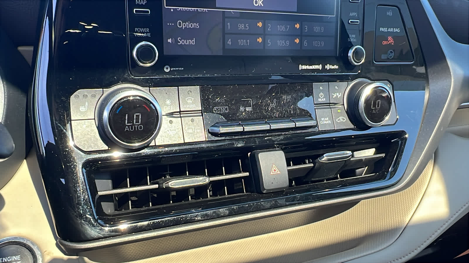 used 2022 Toyota Highlander car, priced at $39,995