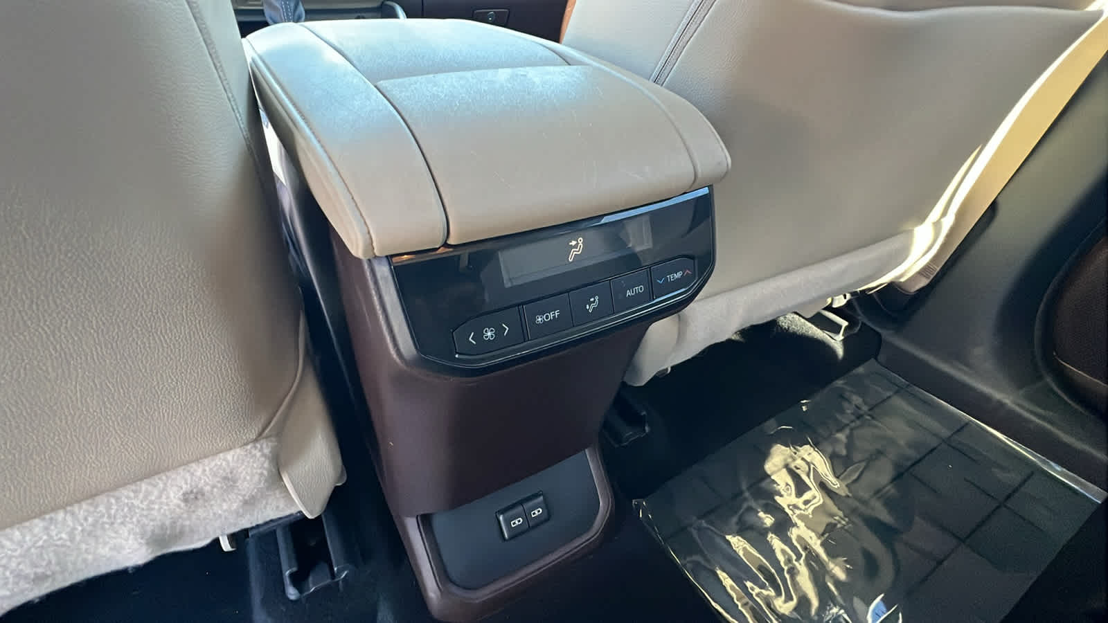 used 2022 Toyota Highlander car, priced at $39,995