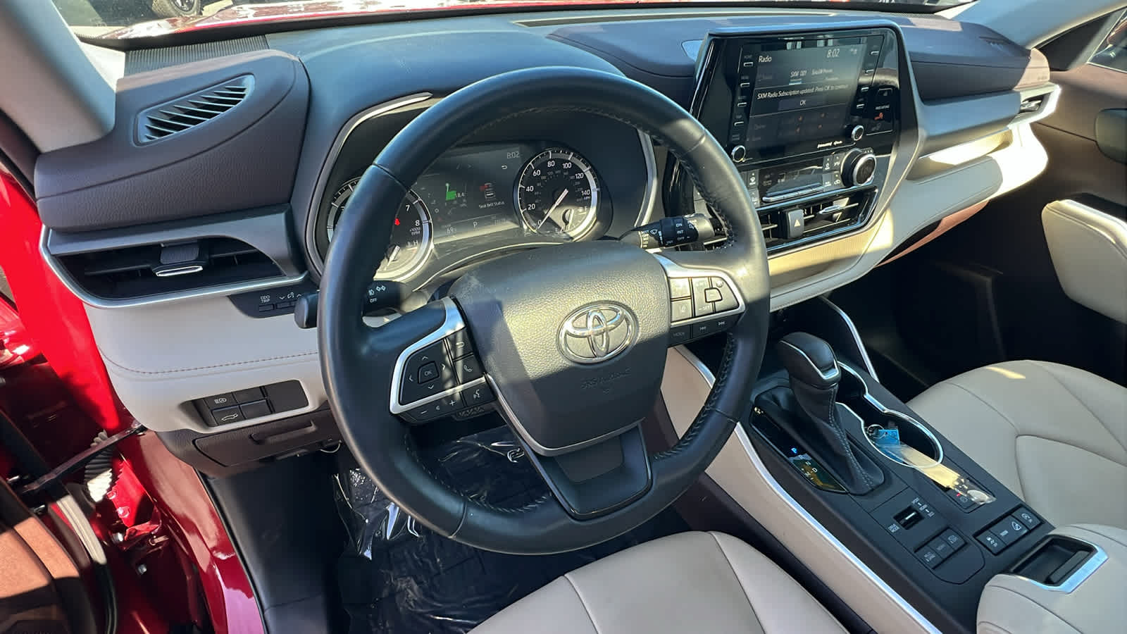 used 2022 Toyota Highlander car, priced at $39,995