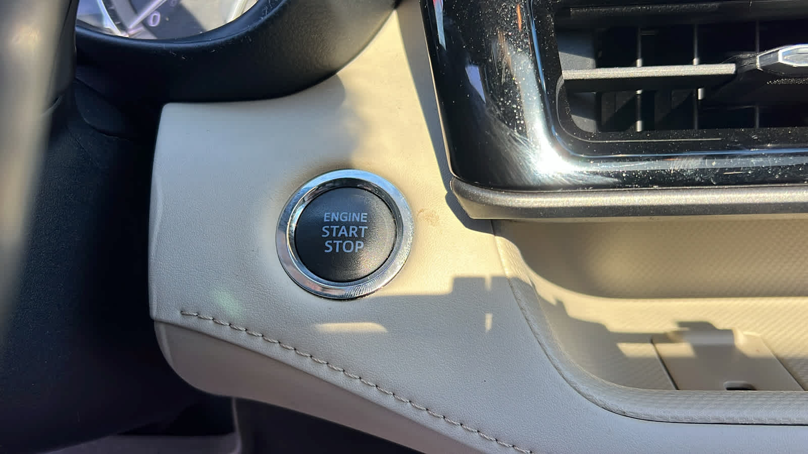 used 2022 Toyota Highlander car, priced at $39,995