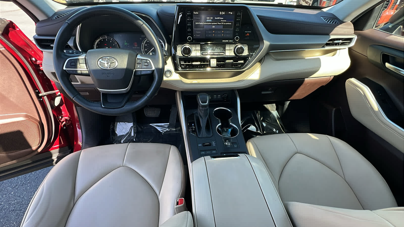 used 2022 Toyota Highlander car, priced at $39,995