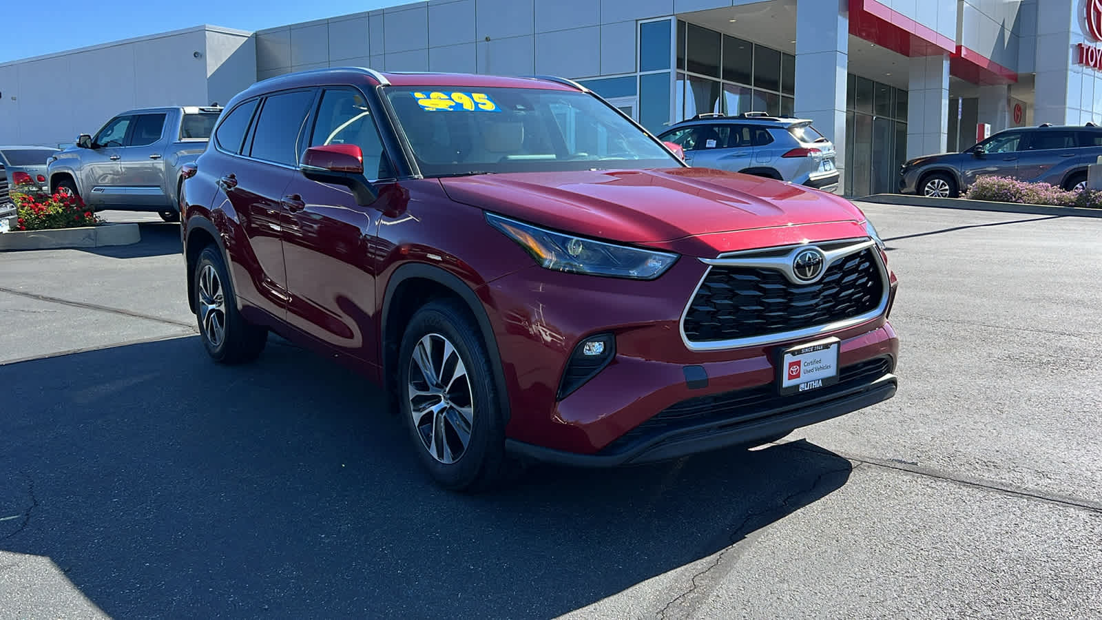 used 2022 Toyota Highlander car, priced at $39,995
