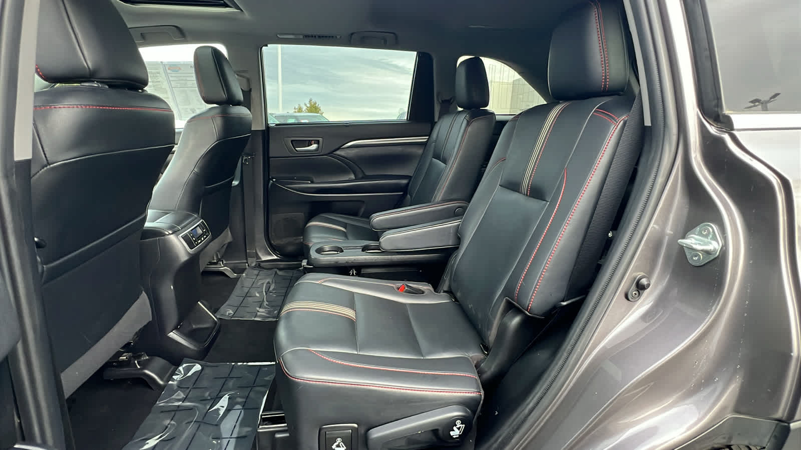 used 2019 Toyota Highlander car, priced at $27,995