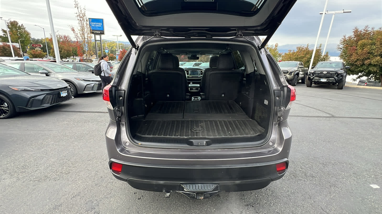 used 2019 Toyota Highlander car, priced at $27,995