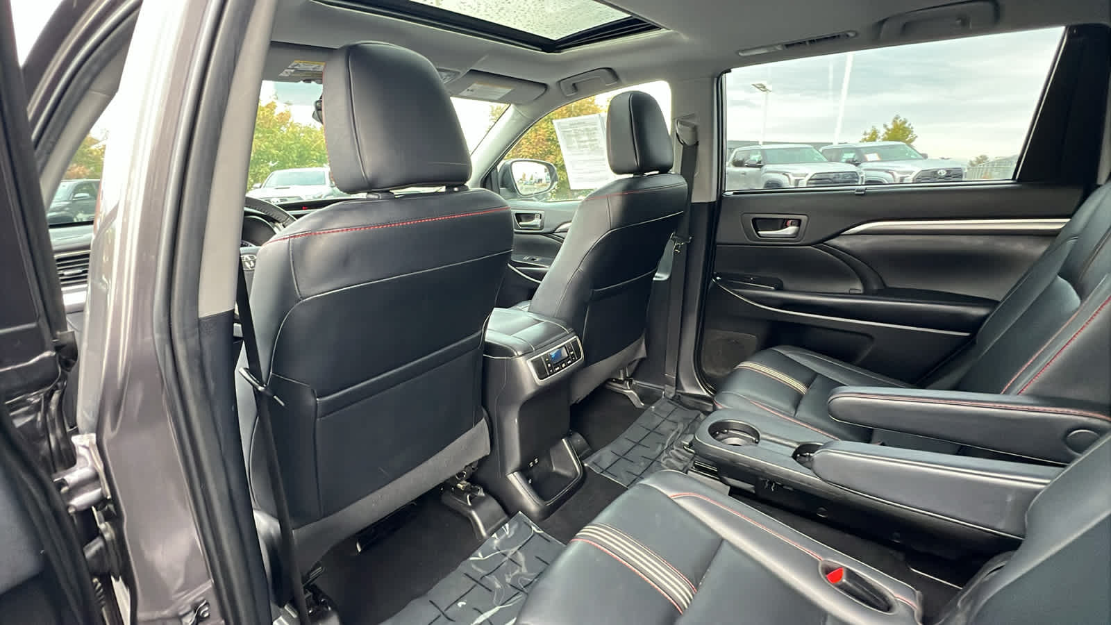 used 2019 Toyota Highlander car, priced at $27,995