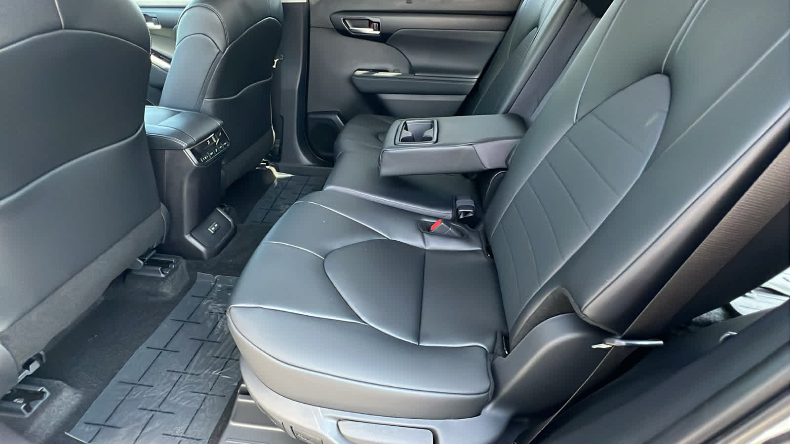 new 2025 Toyota Highlander car, priced at $47,223