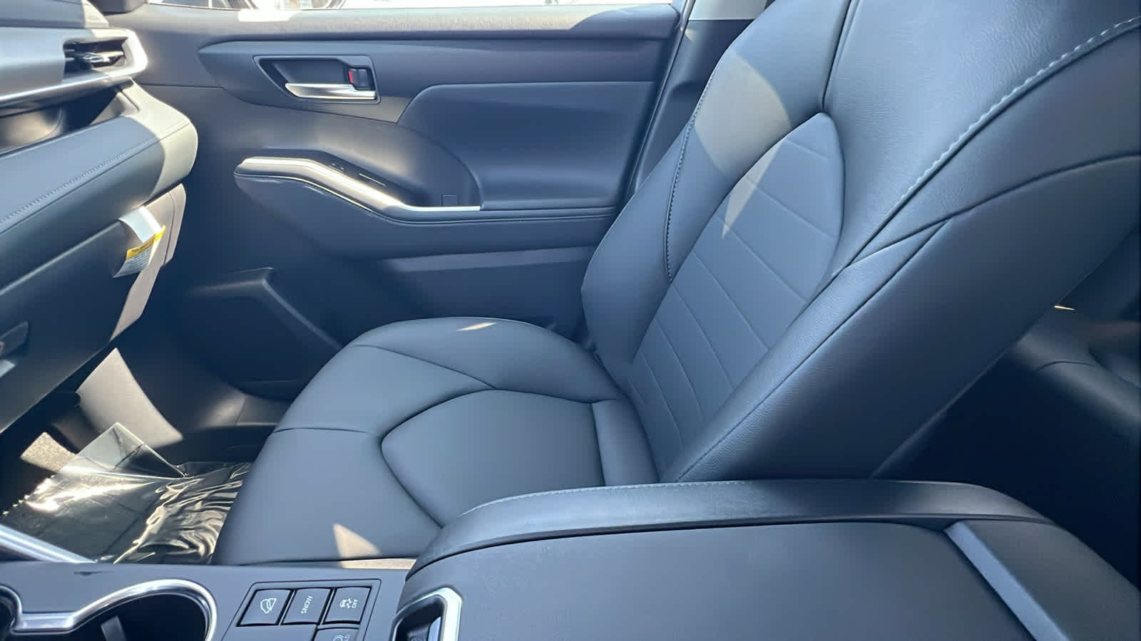 new 2025 Toyota Highlander car, priced at $47,223