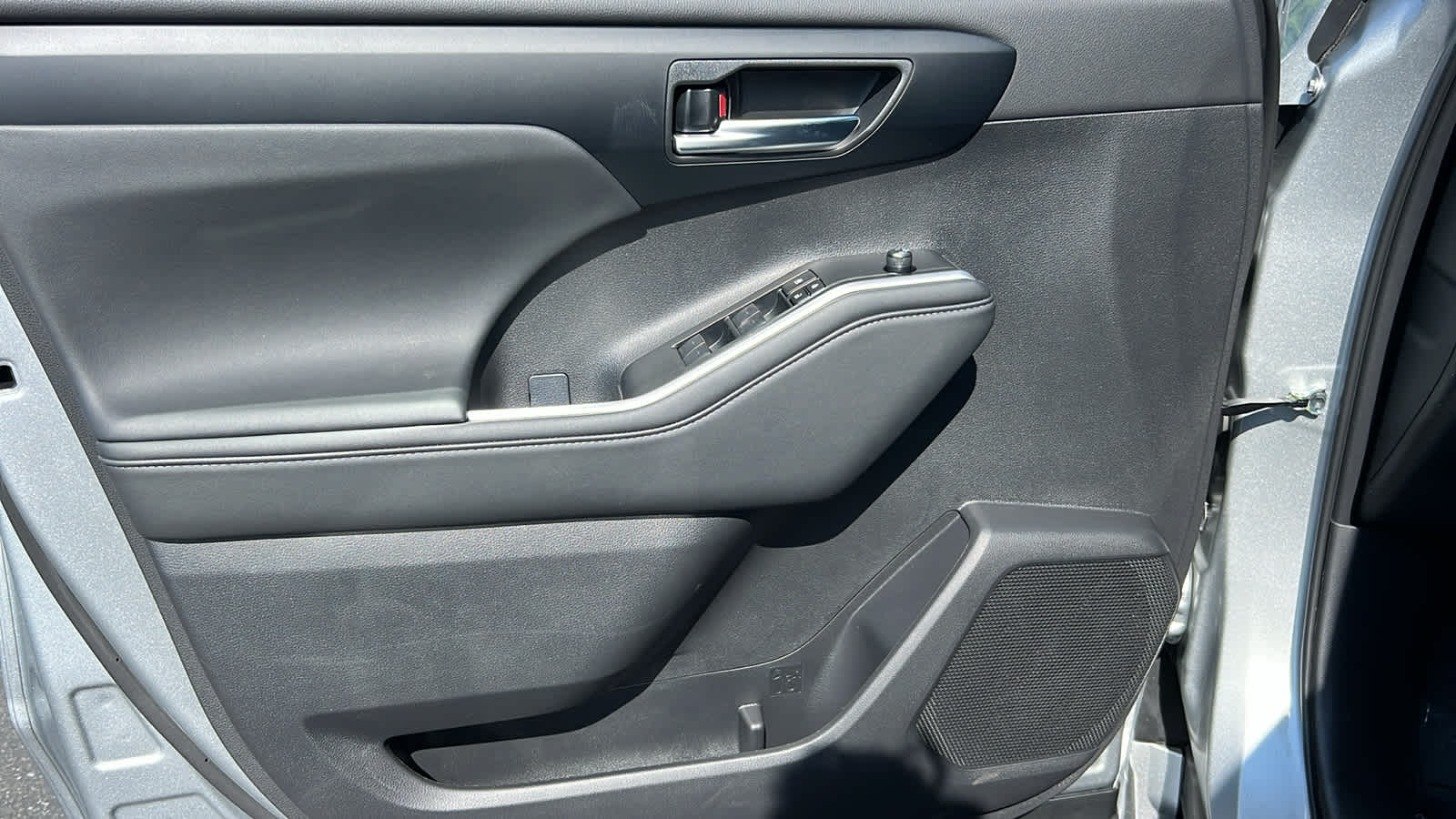 new 2025 Toyota Highlander car, priced at $47,223