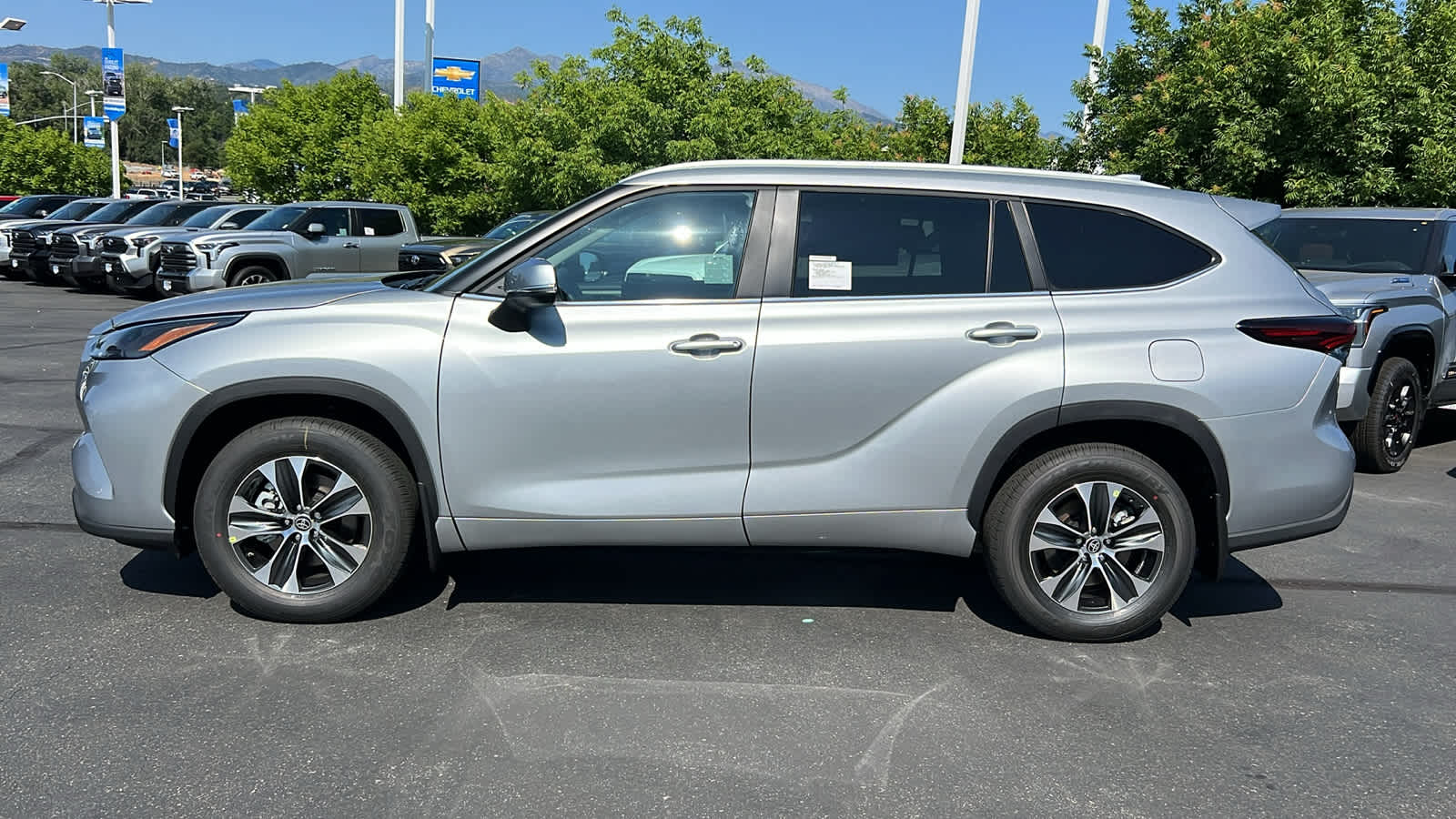 new 2025 Toyota Highlander car, priced at $47,223