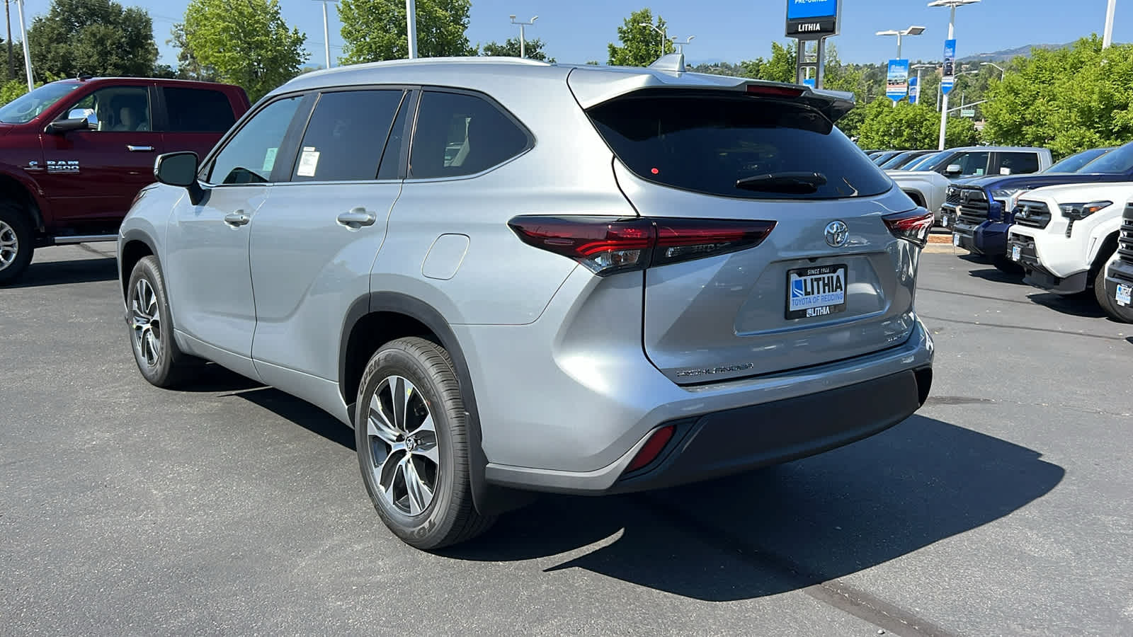 new 2025 Toyota Highlander car, priced at $47,223