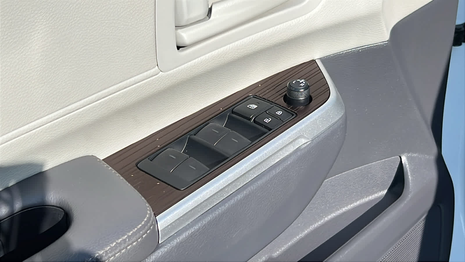 used 2023 Toyota Sienna car, priced at $39,495