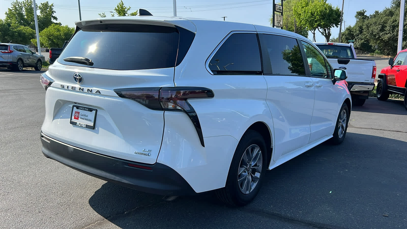 used 2023 Toyota Sienna car, priced at $39,495