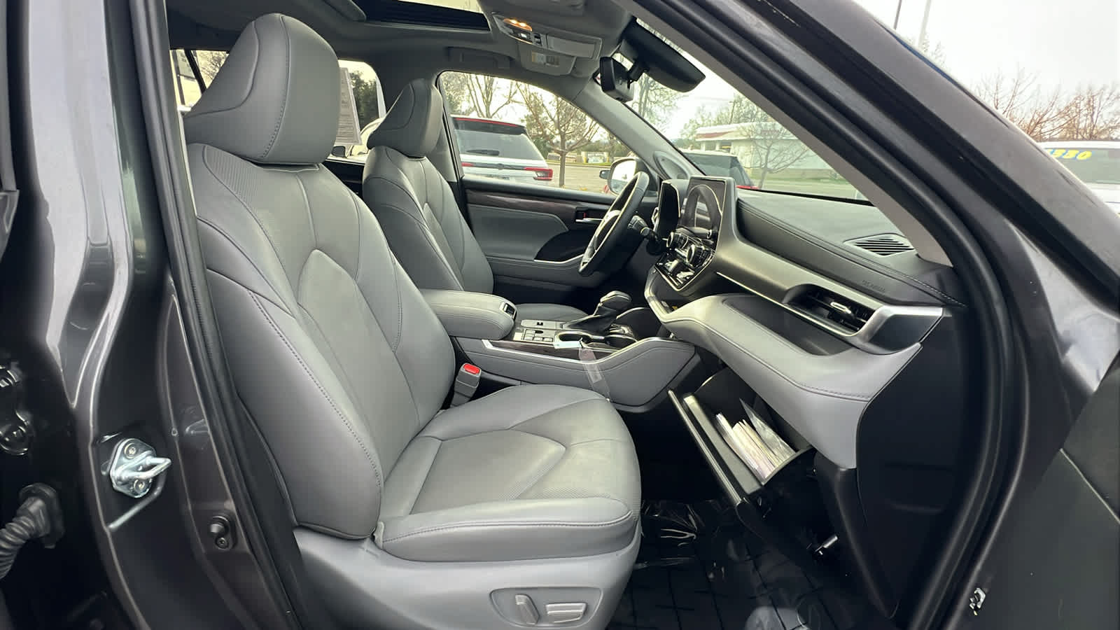 used 2023 Toyota Highlander car, priced at $48,995