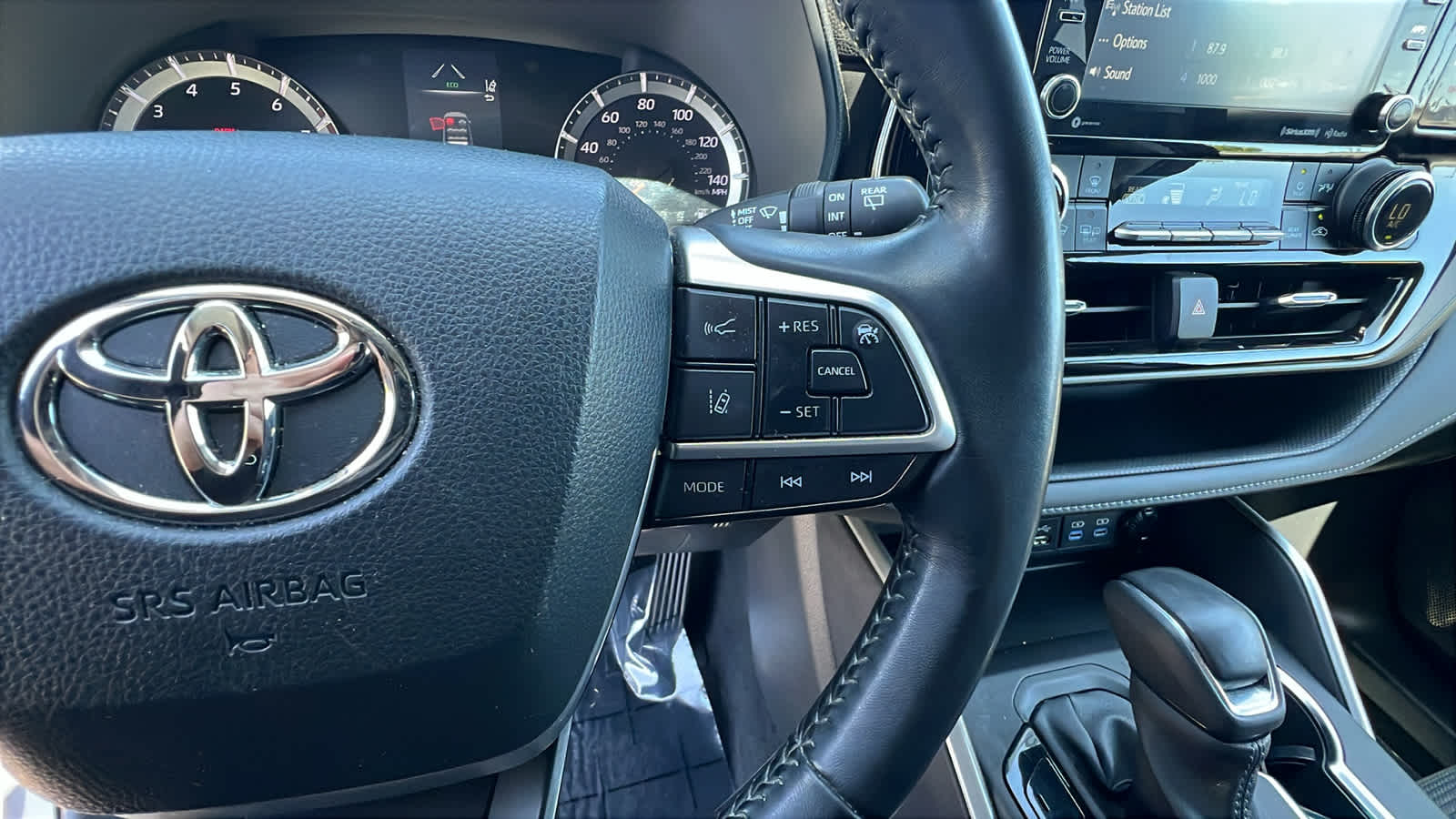 used 2022 Toyota Highlander car, priced at $33,995