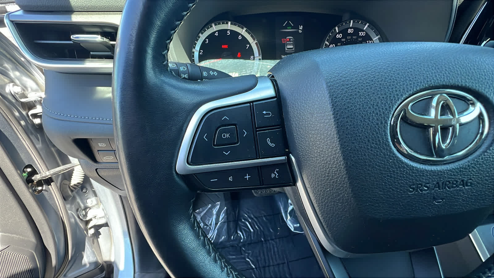 used 2022 Toyota Highlander car, priced at $33,995