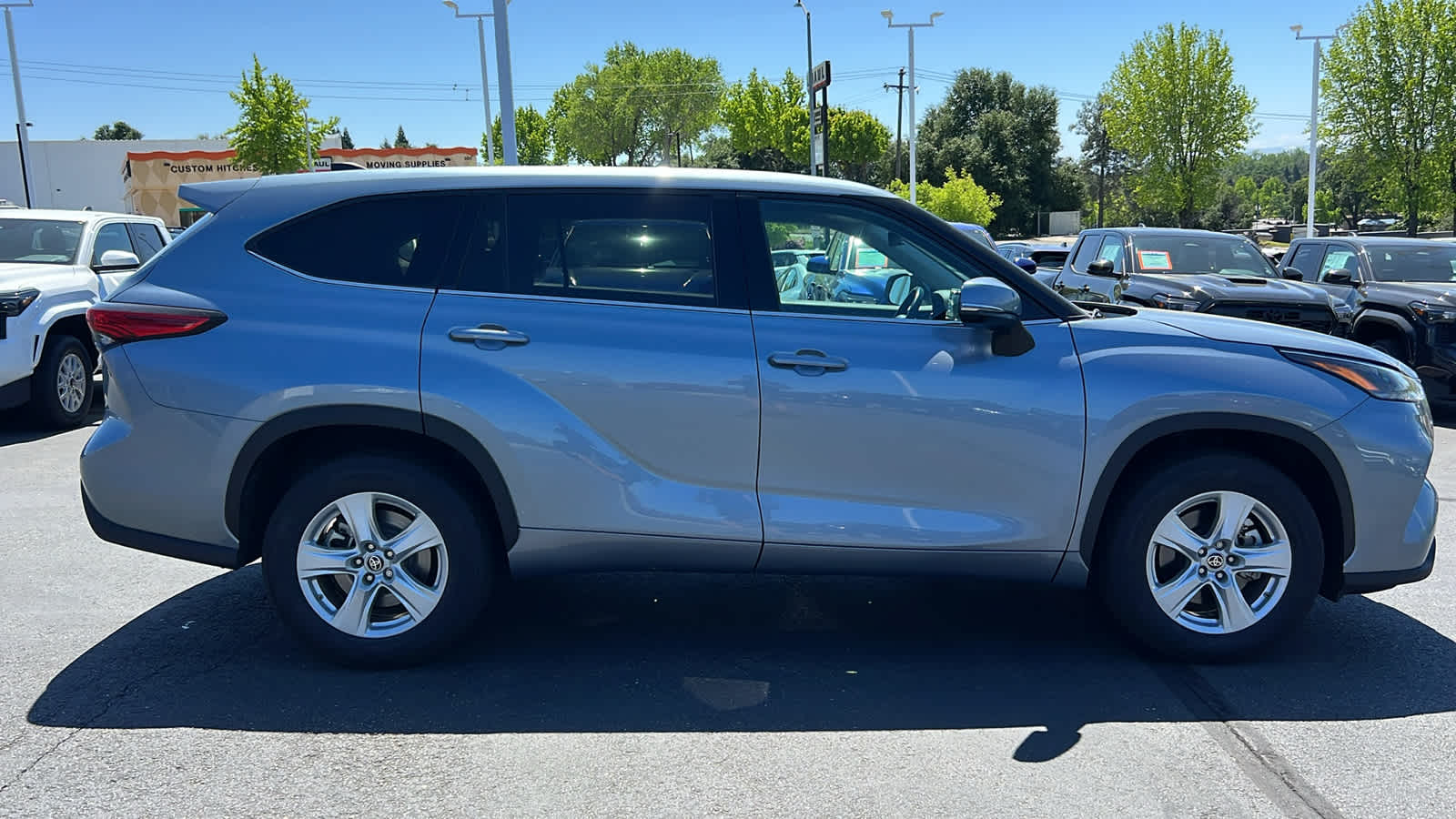 used 2022 Toyota Highlander car, priced at $33,995