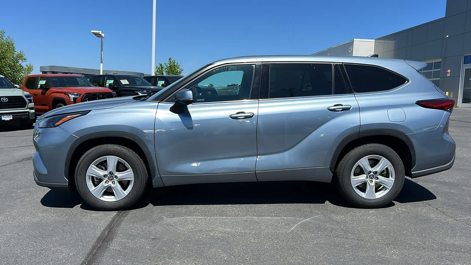 used 2022 Toyota Highlander car, priced at $33,995