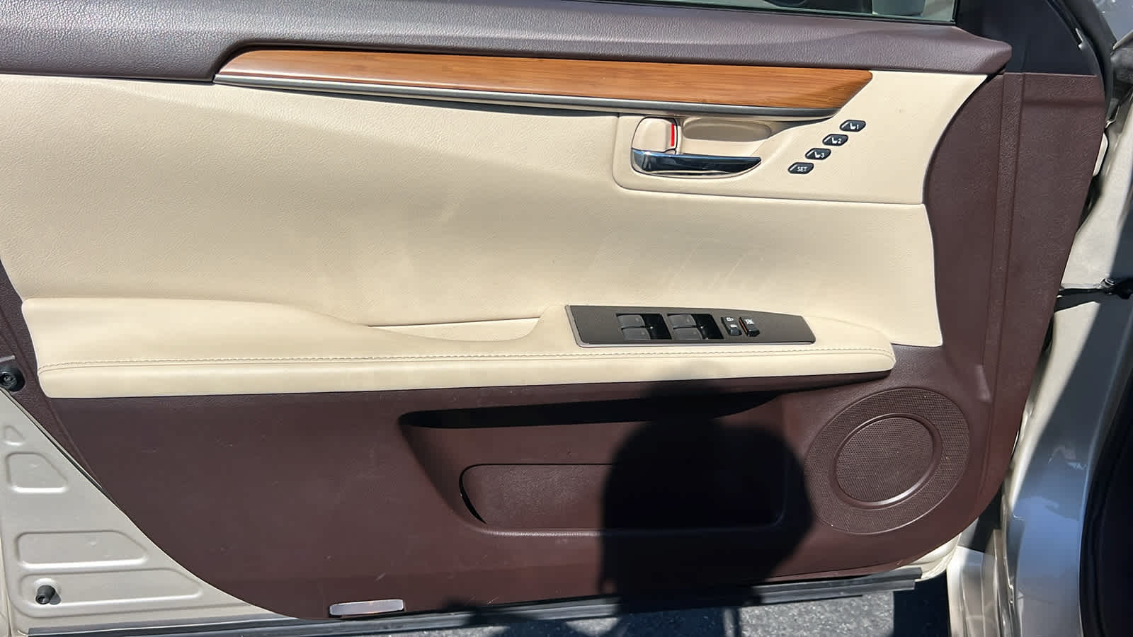 used 2016 Lexus ES 300h car, priced at $21,995