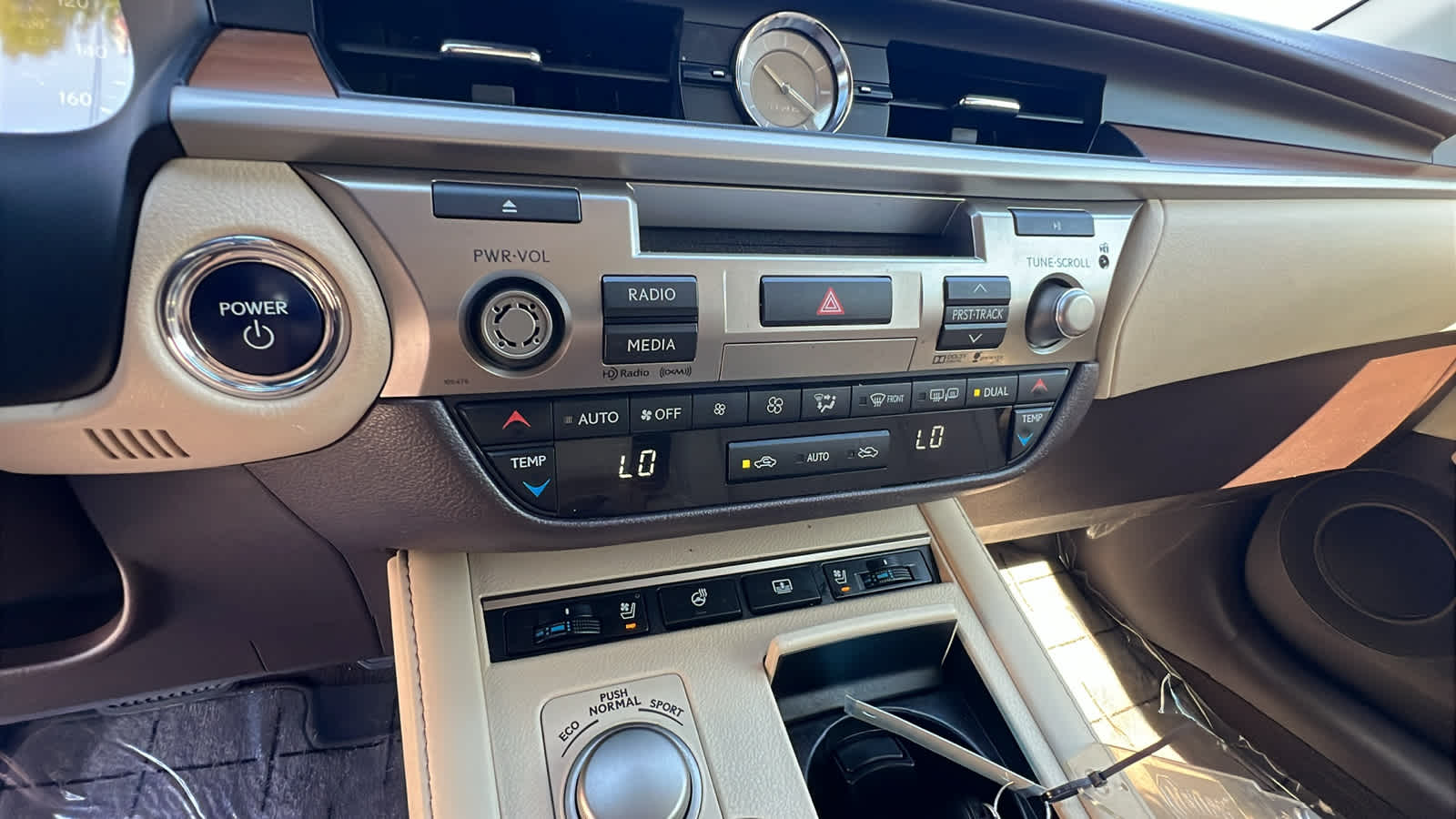 used 2016 Lexus ES 300h car, priced at $21,995