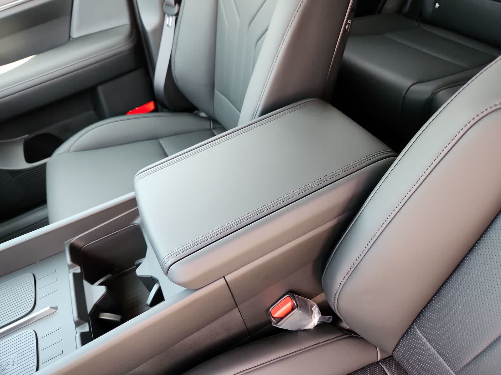 new 2025 Hyundai Santa Fe car, priced at $39,014