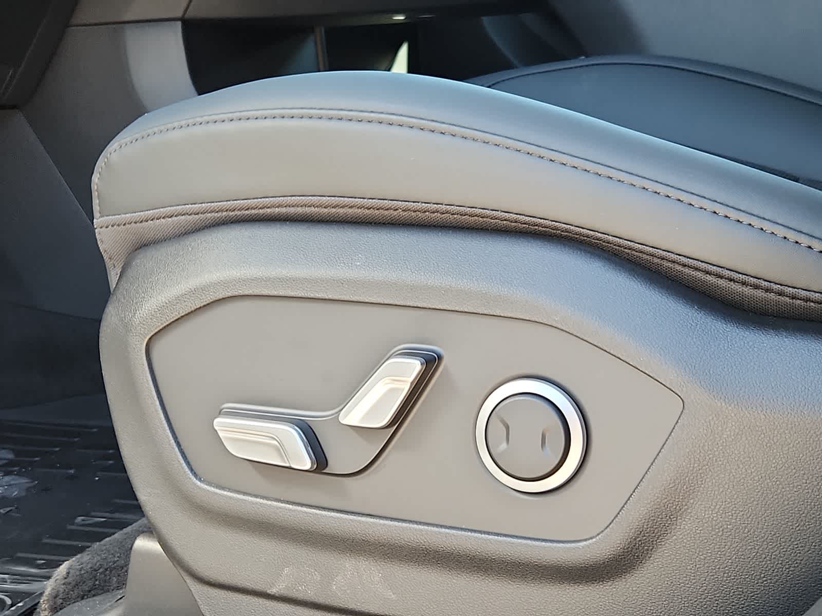 new 2025 Hyundai Santa Fe car, priced at $40,745