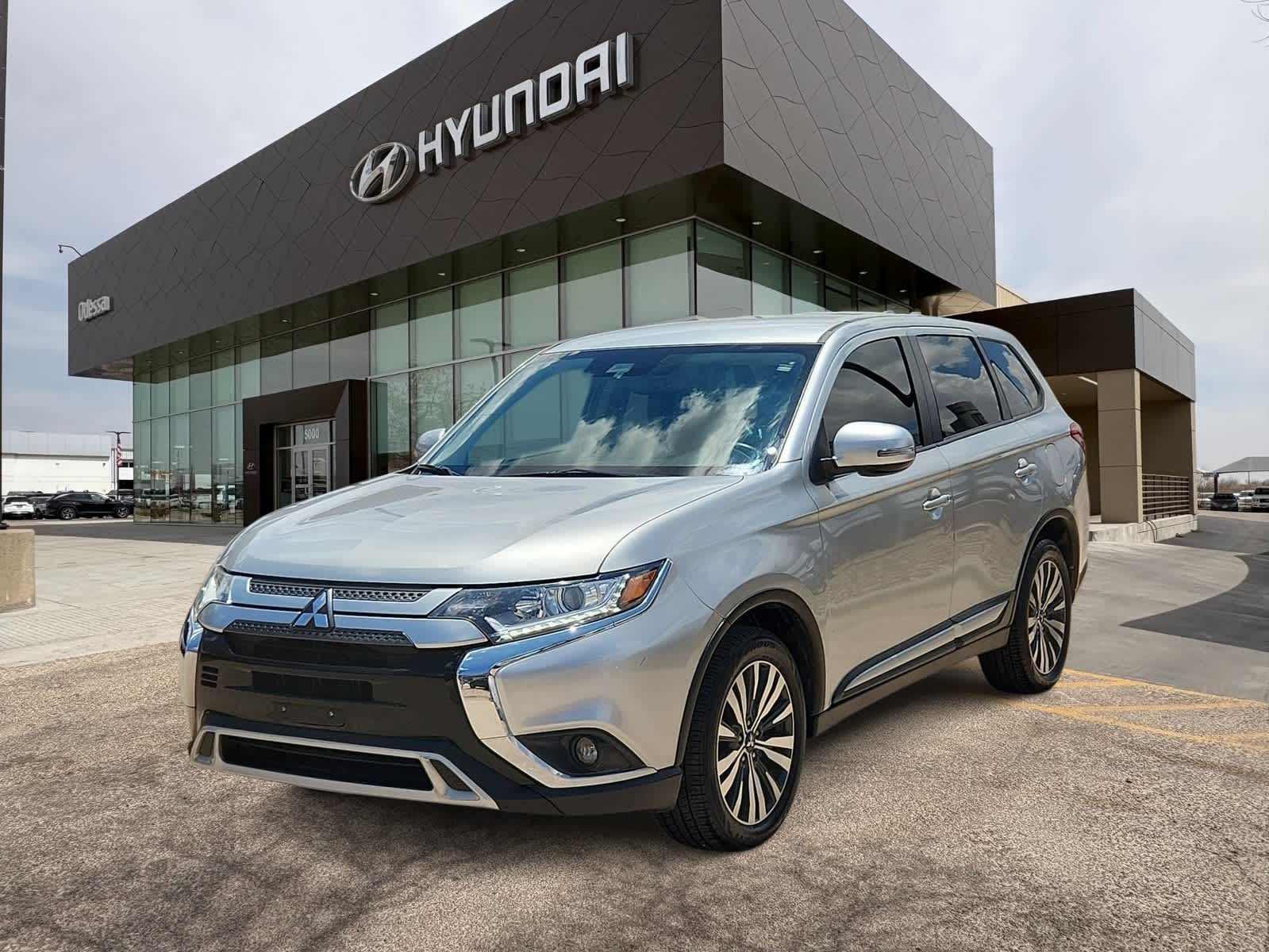 used 2020 Mitsubishi Outlander car, priced at $16,999