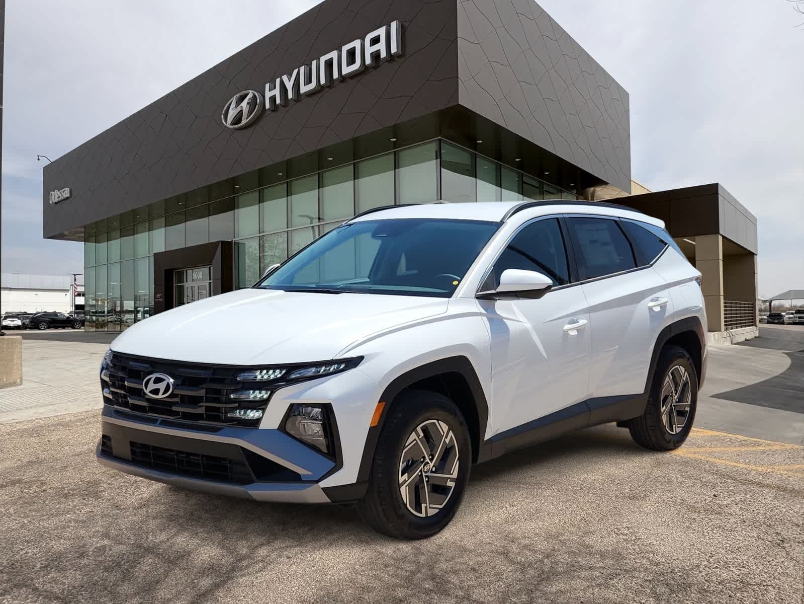 new 2025 Hyundai Tucson Hybrid car, priced at $35,905