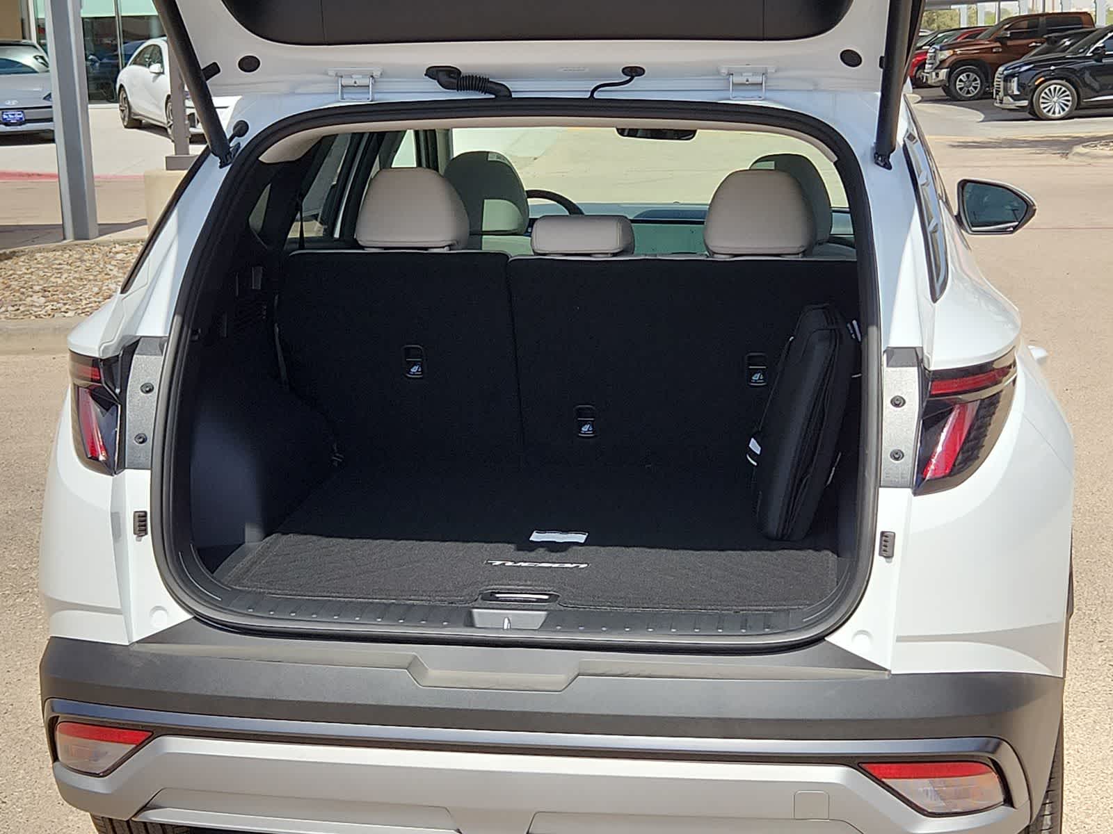 new 2025 Hyundai Tucson Hybrid car, priced at $38,975