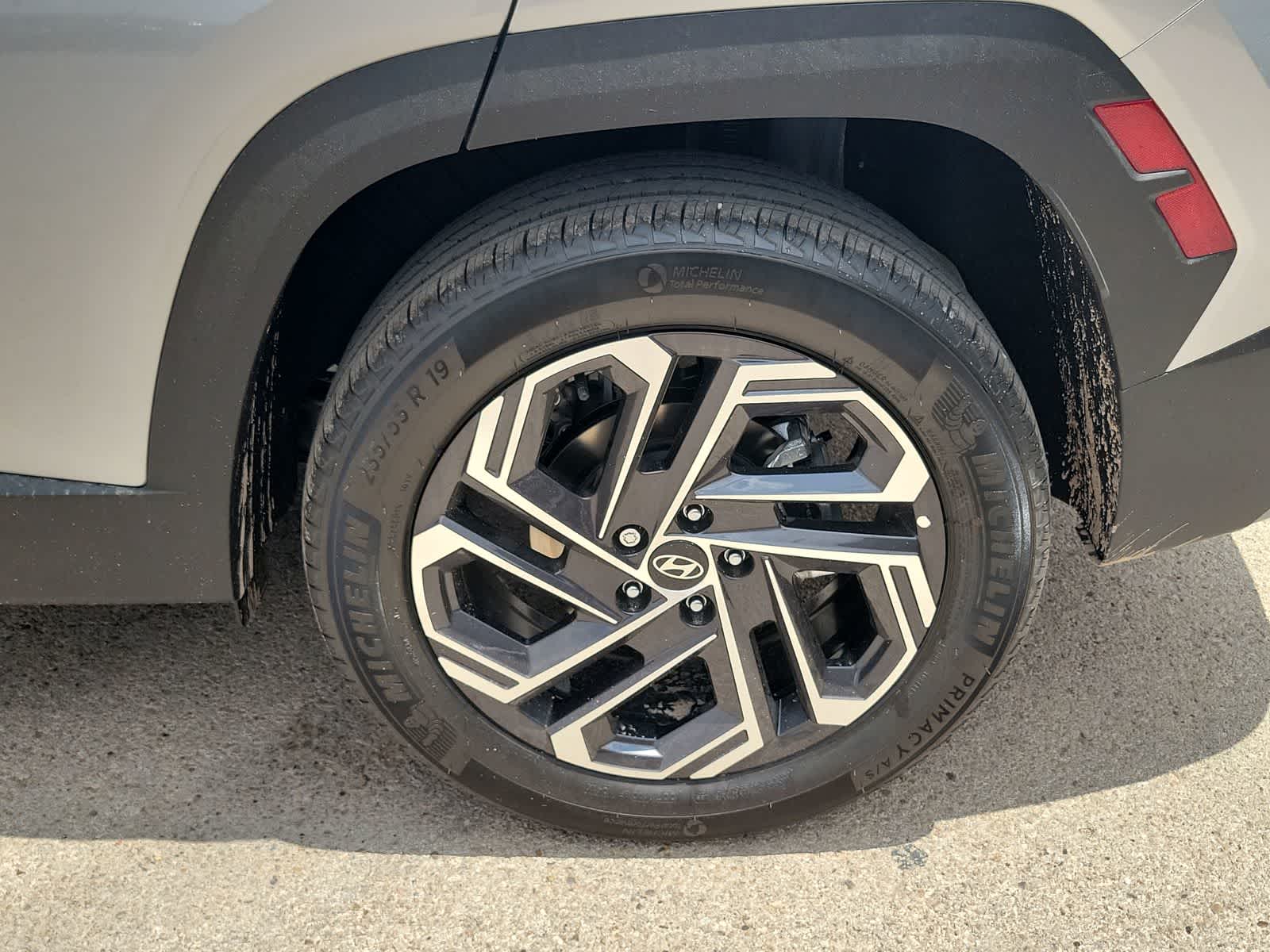 new 2025 Hyundai Tucson Hybrid car, priced at $43,290