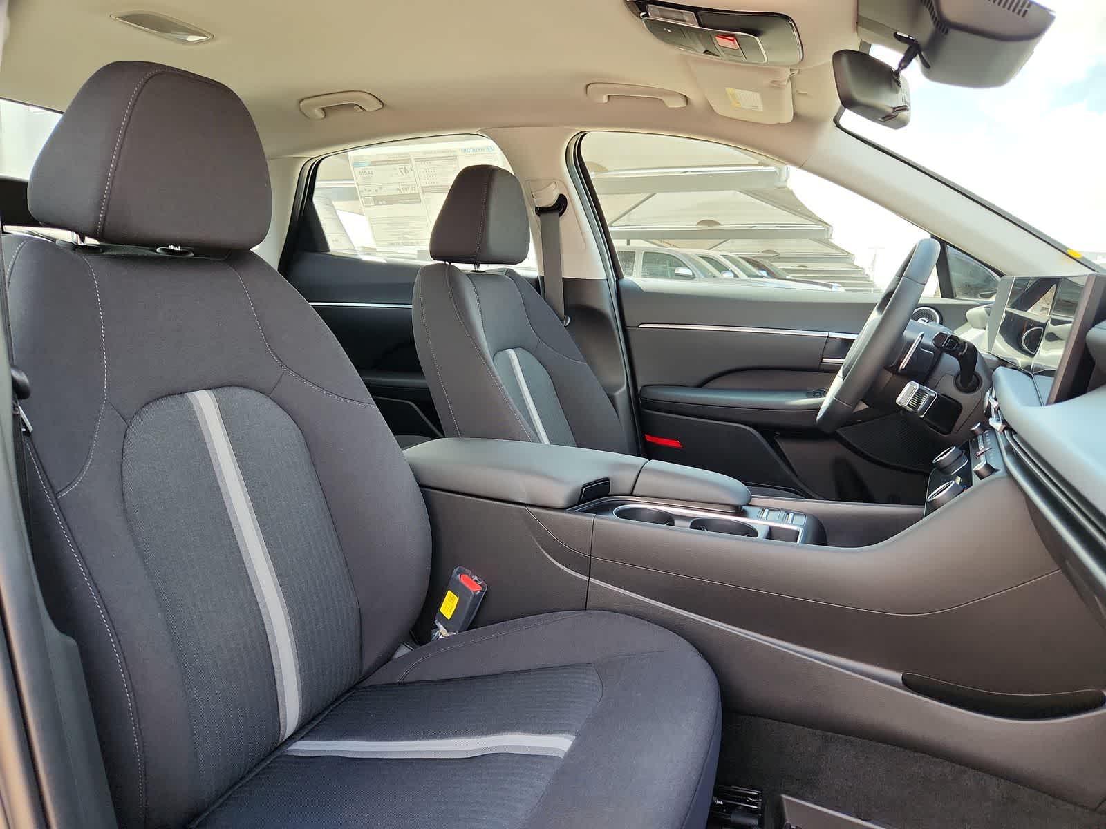 new 2025 Hyundai Sonata Hybrid car, priced at $31,178