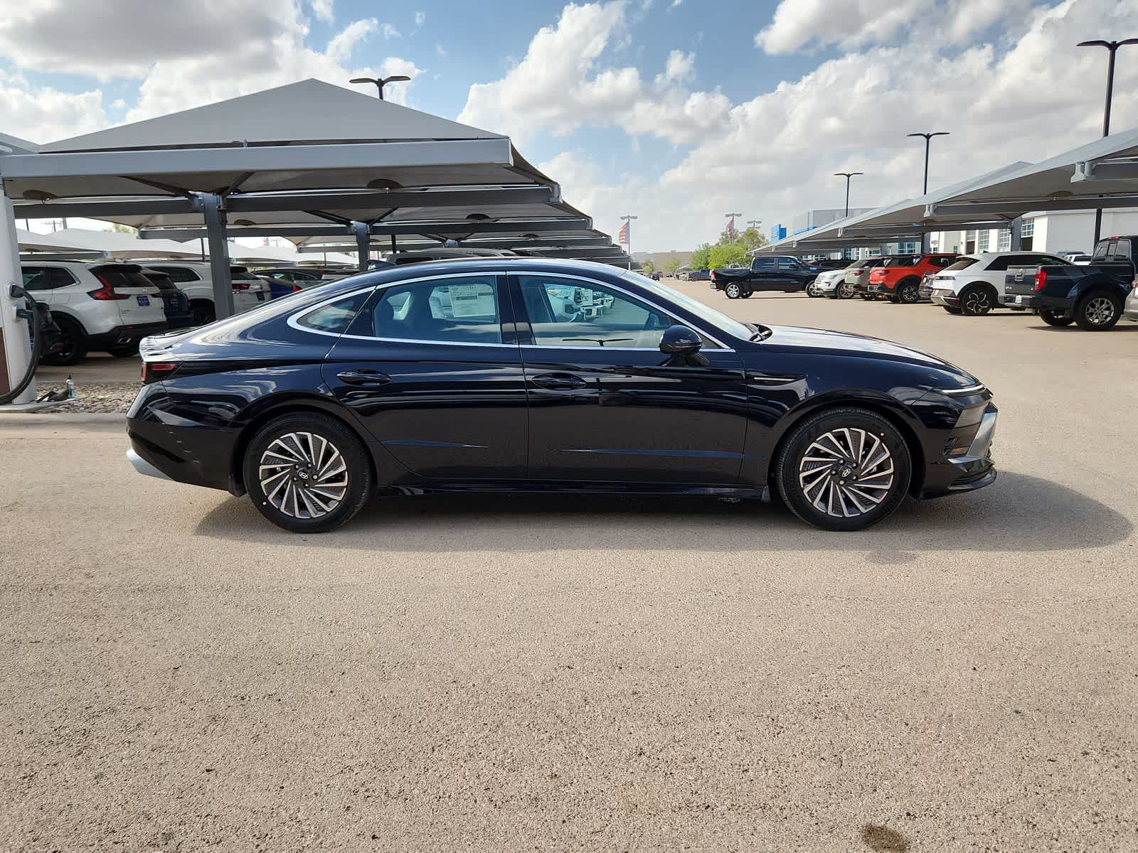 new 2025 Hyundai Sonata Hybrid car, priced at $31,178