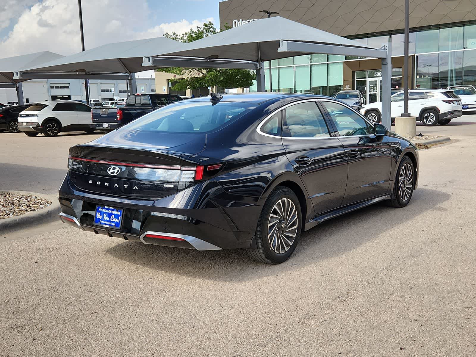 new 2025 Hyundai Sonata Hybrid car, priced at $31,178