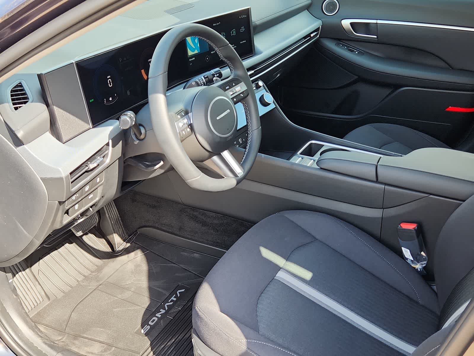 new 2025 Hyundai Sonata Hybrid car, priced at $31,178