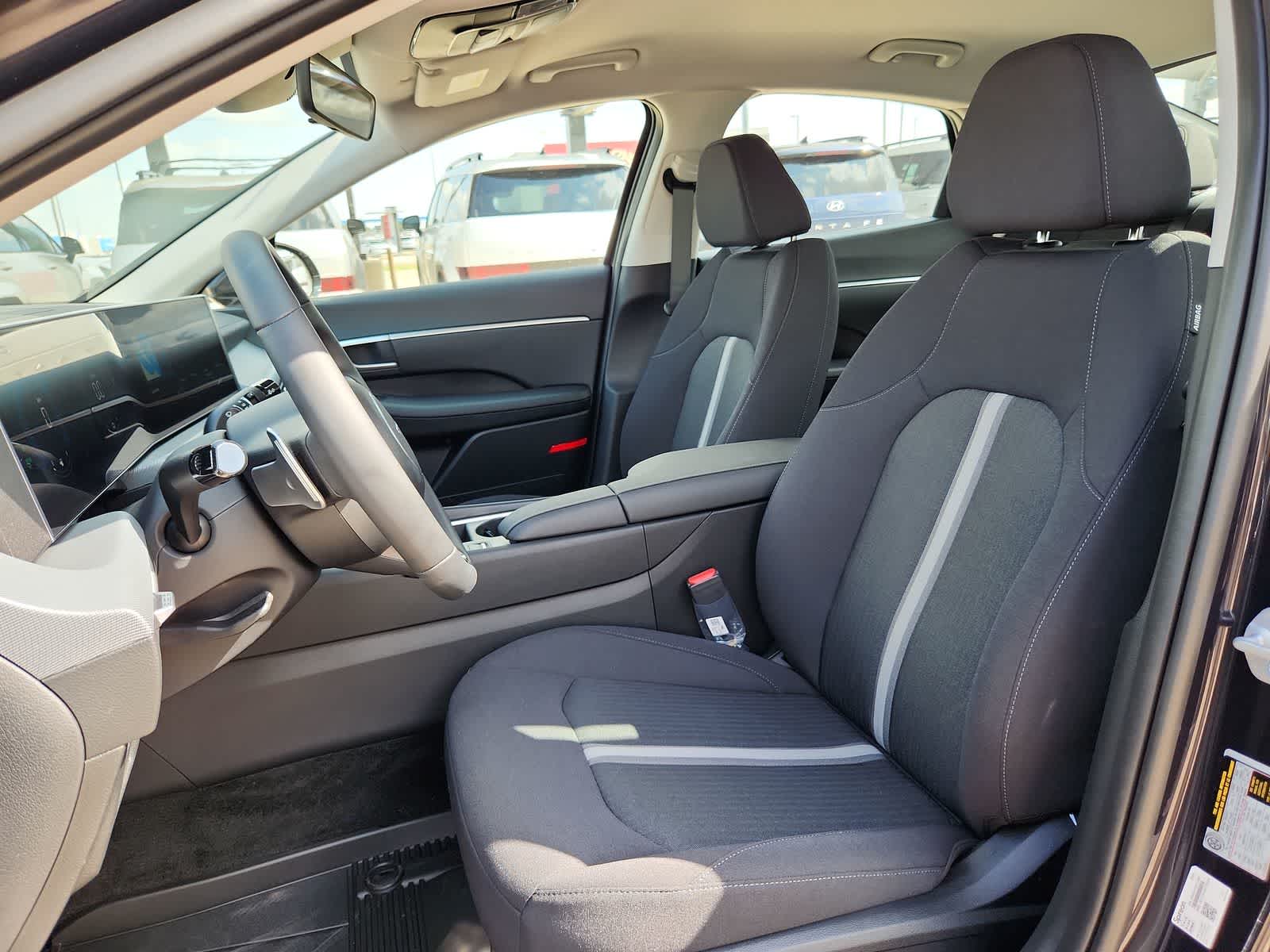 new 2025 Hyundai Sonata Hybrid car, priced at $31,178