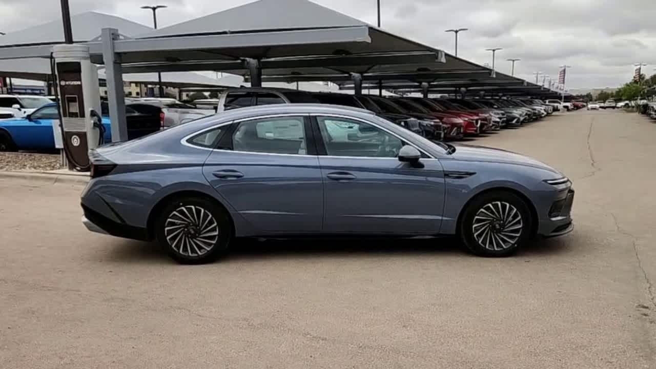 new 2025 Hyundai Sonata Hybrid car, priced at $32,995